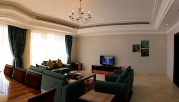 al majaz premiere hotel apartments