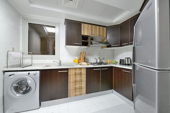 al majaz premiere hotel apartments