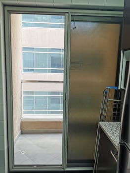 al majaz premiere hotel apartments