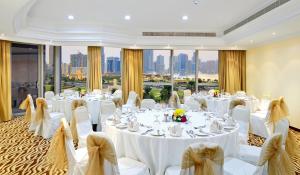 al majaz premiere hotel apartments