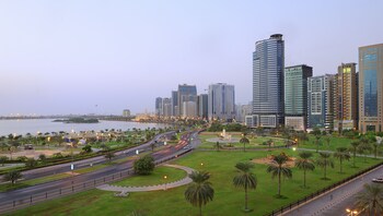 al majaz premiere hotel apartments