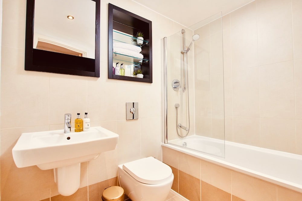 deluxe city apt beautiful river viewandfree parking