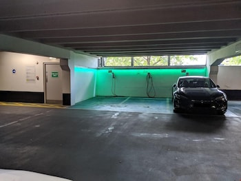 deluxe city apt beautiful river viewandfree parking