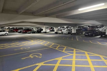 deluxe city apt beautiful river viewandfree parking