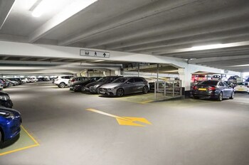 deluxe city apt beautiful river viewandfree parking