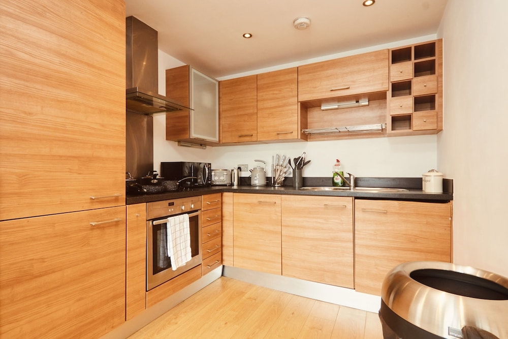 deluxe city apt beautiful river viewandfree parking