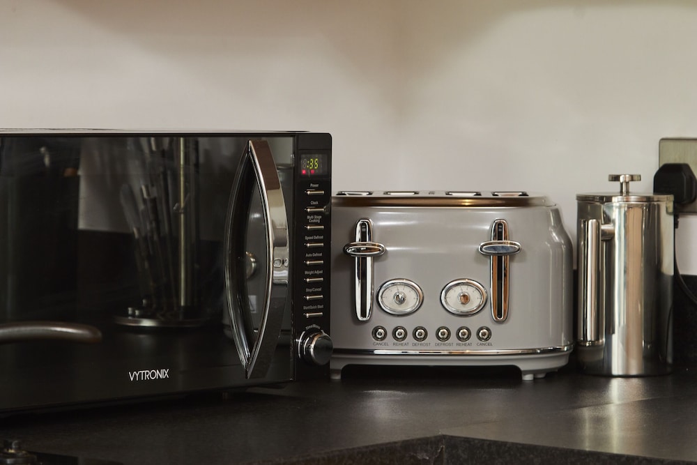 deluxe city apt beautiful river viewandfree parking