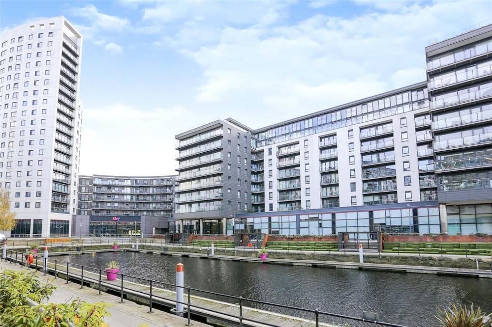 deluxe city apt beautiful river viewandfree parking