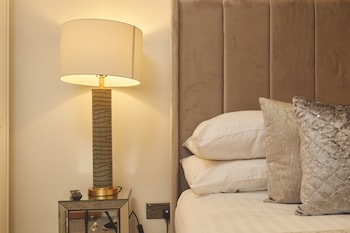 deluxe city apt beautiful river viewandfree parking