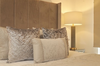 deluxe city apt beautiful river viewandfree parking