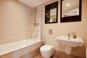 deluxe city apt beautiful river viewandfree parking