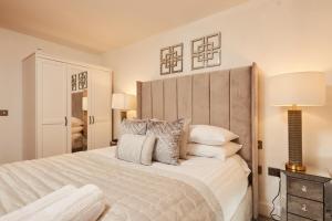 deluxe city apt beautiful river viewandfree parking