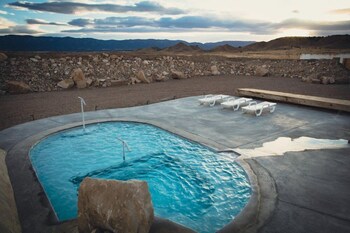 Desert Reef Hot Springs,,2 star