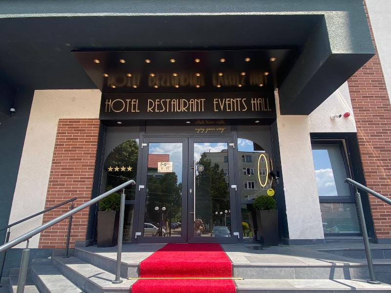 Epic Centrum,,3 star
