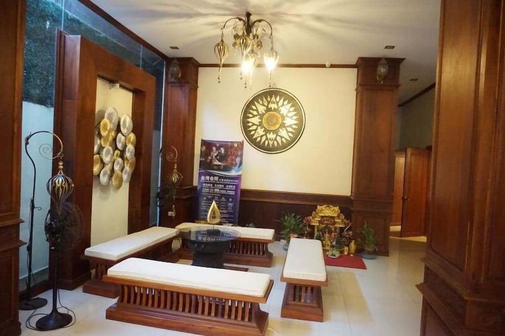 manorom classy hotel