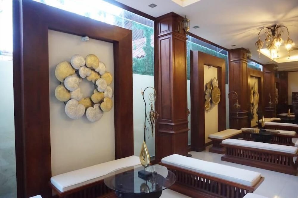 manorom classy hotel