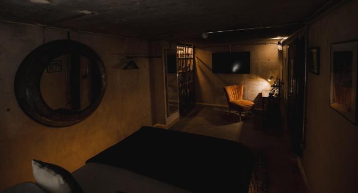 impossible motel