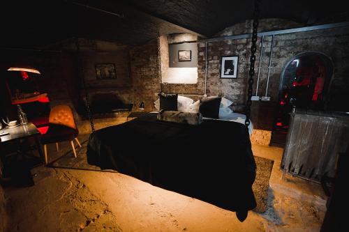 impossible motel