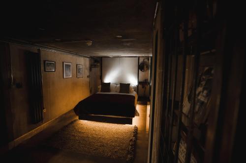 impossible motel
