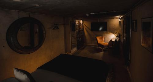 impossible motel