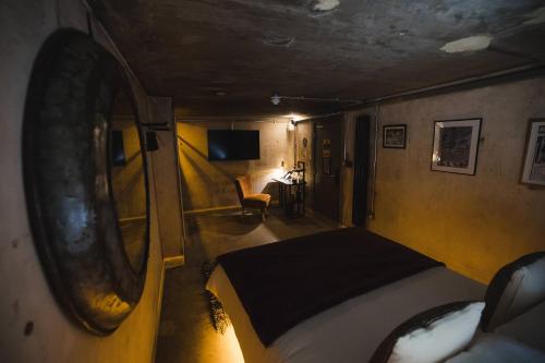 impossible motel