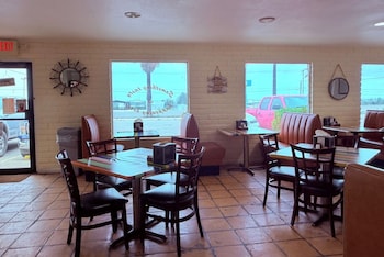 Champions Inn,11704 Hwy 90 West,2 star