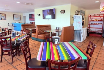 Champions Inn,11704 Hwy 90 West,2 star