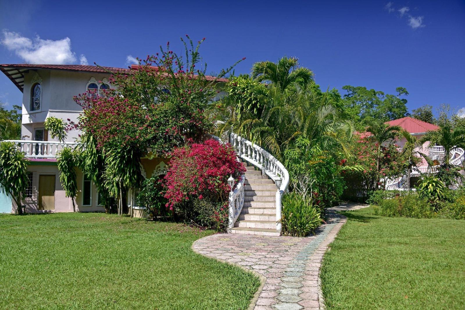 Banana Bank Lodge,In Belmopan,3 star