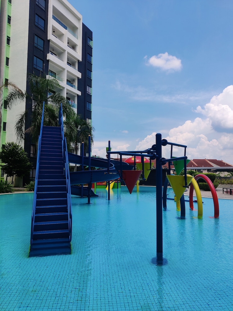 kts homestay manhattan ipoh w waterpark