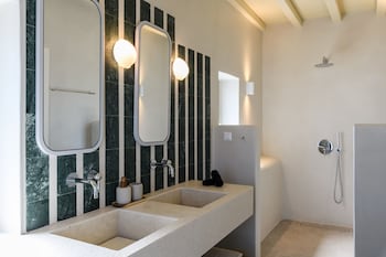 camarades mykonos