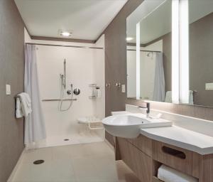 springhill suites by marriott medford airport