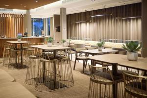 springhill suites by marriott medford airport