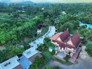 baan apa erawan resort