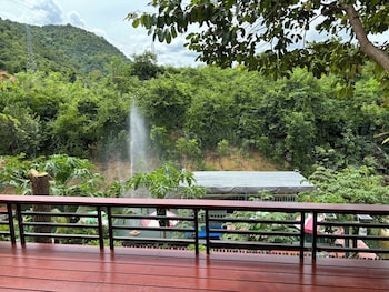 baan apa erawan resort