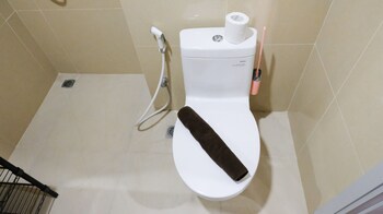 best deal and smart living studio at grand sungkono lagoon apartment