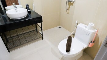 best deal and smart living studio at grand sungkono lagoon apartment