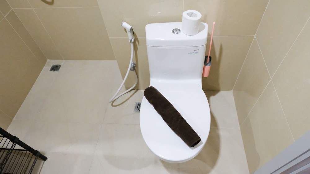 best deal and smart living studio at grand sungkono lagoon apartment