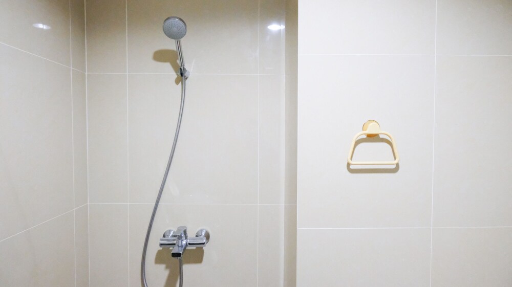 best deal and smart living studio at grand sungkono lagoon apartment