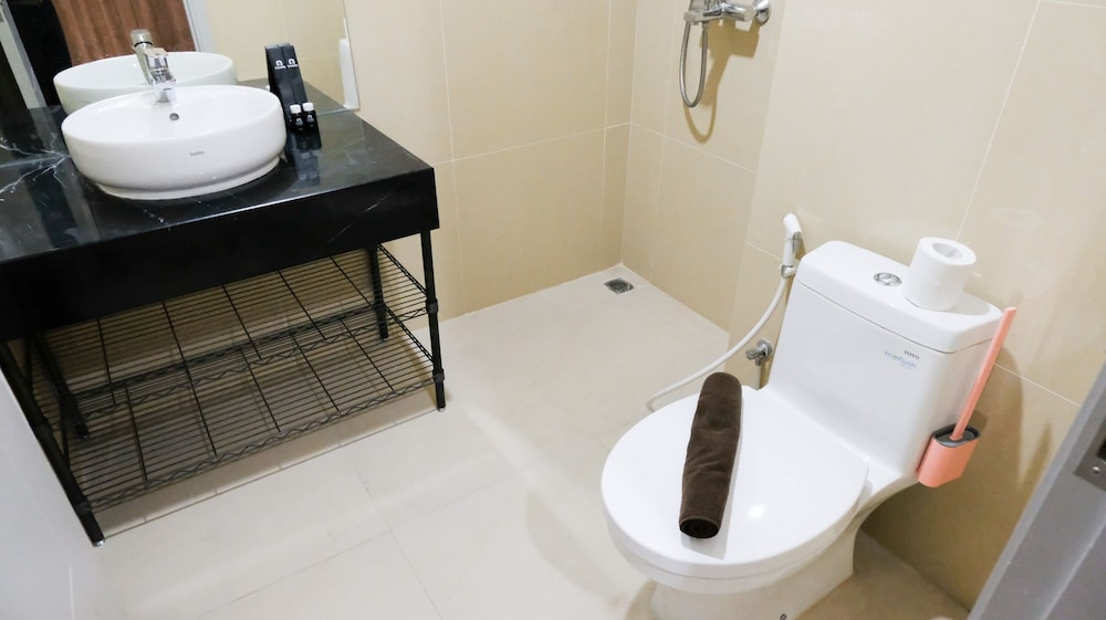 best deal and smart living studio at grand sungkono lagoon apartment