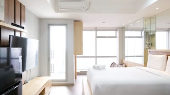 best deal and smart living studio at grand sungkono lagoon apartment