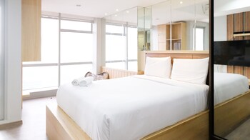 best deal and smart living studio at grand sungkono lagoon apartment