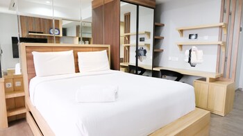 best deal and smart living studio at grand sungkono lagoon apartment