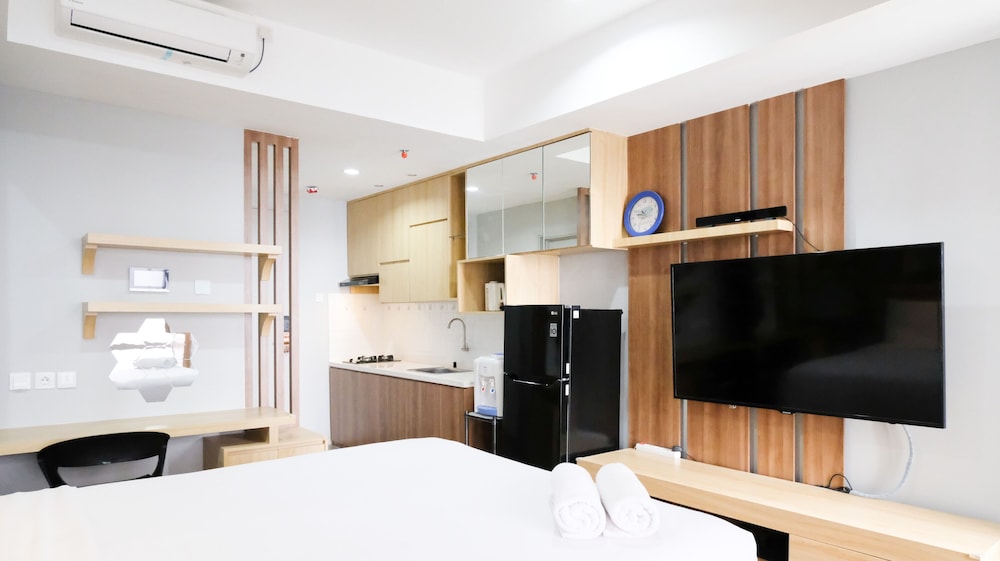 best deal and smart living studio at grand sungkono lagoon apartment