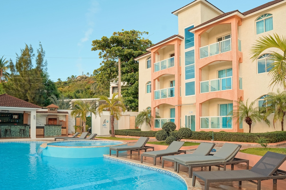 ria aparta hotel