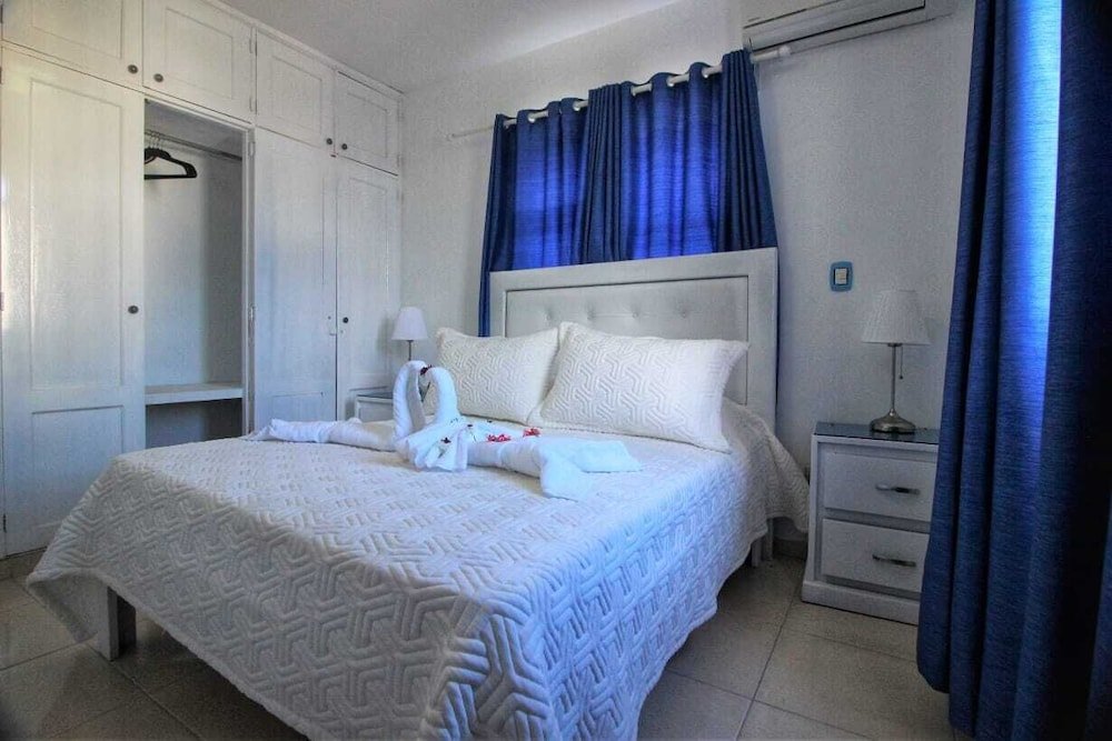 ria aparta hotel