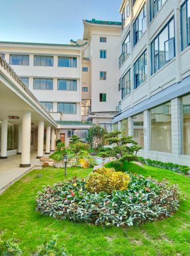 white swan guest house