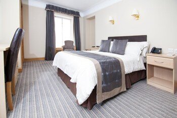burnett arms hotel