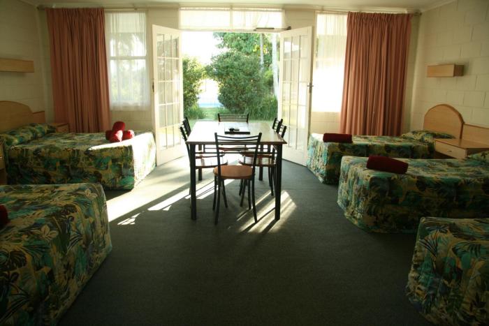 colonial court motor inn