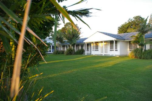 colonial court motor inn