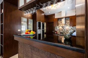 5 bedroom pool villa close to town h5